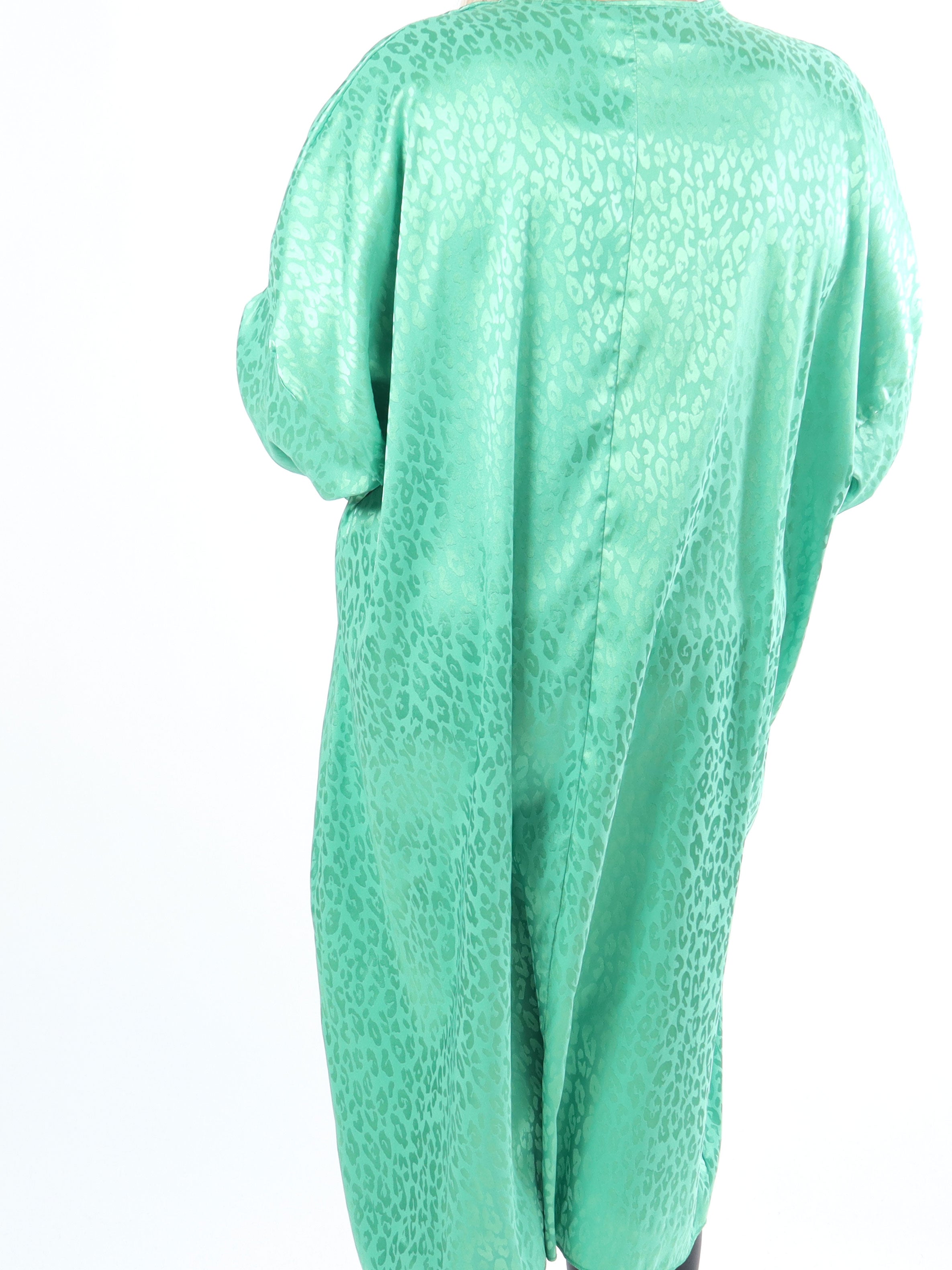 Telly - Plus size tunika med leopardfläckar i silkelook